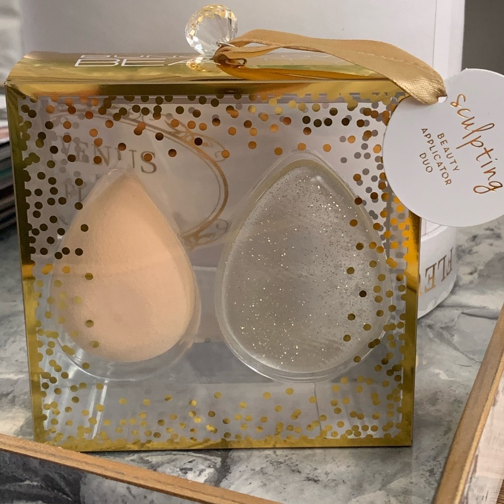 New Blending Sponge with Silicone Pad